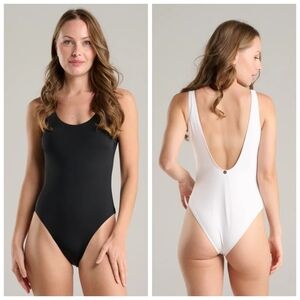 Quintsoul Black NWOT U-Back Basic One Piece Size Small